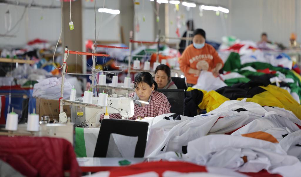 乐鱼app下载-“青岛制造”即将亮相美加墨世界杯赛场，48强国旗青岛出品